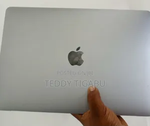 New Laptop Apple MacBook Pro 2017 8GB Intel Core I5 SSD 128GB