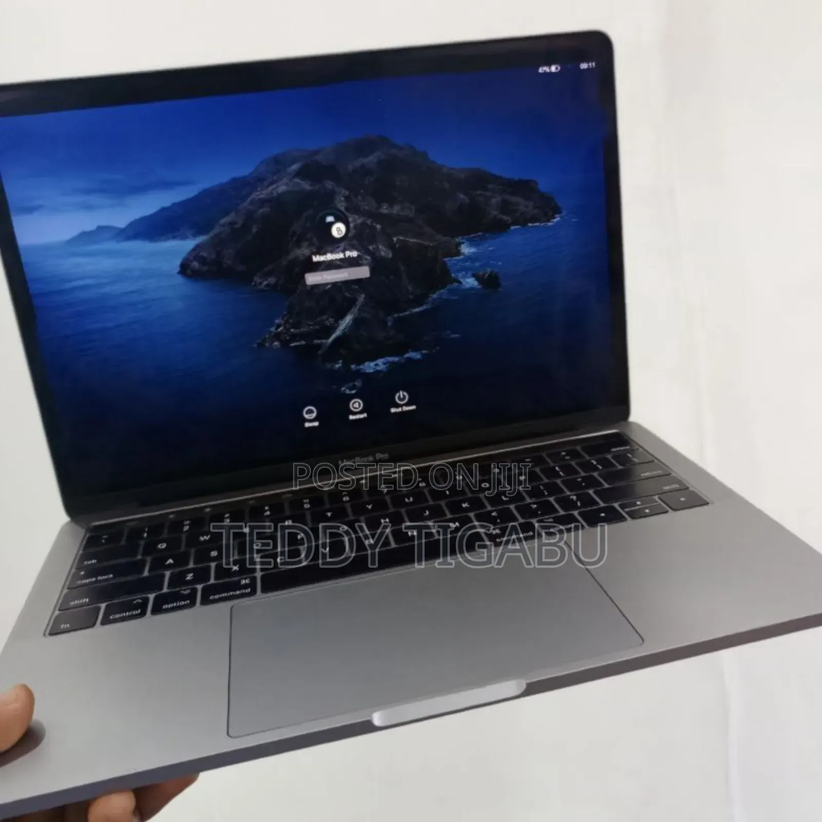 New Laptop Apple MacBook Pro 2017 8GB Intel Core I5 SSD 128GB