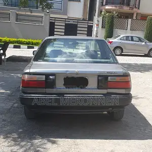 Photo - Toyota Corolla Sedan 1989 Gray
