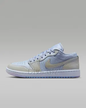 Photo - Jordan 1 Low Women's Jordan 1 Low