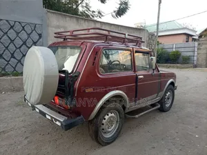 Lada Niva 1987 Red