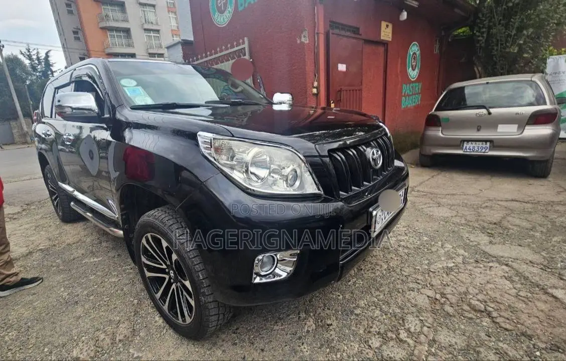 Toyota Land Cruiser 2011 Black