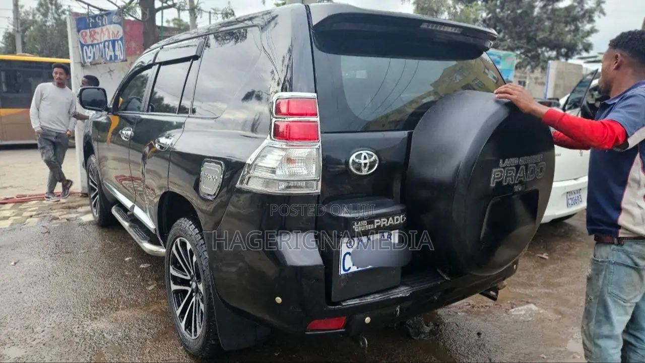 Toyota Land Cruiser 2011 Black