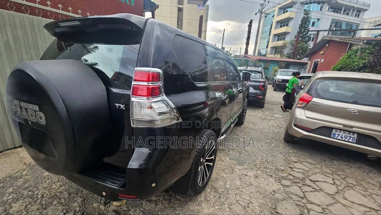 Toyota Land Cruiser 2011 Black