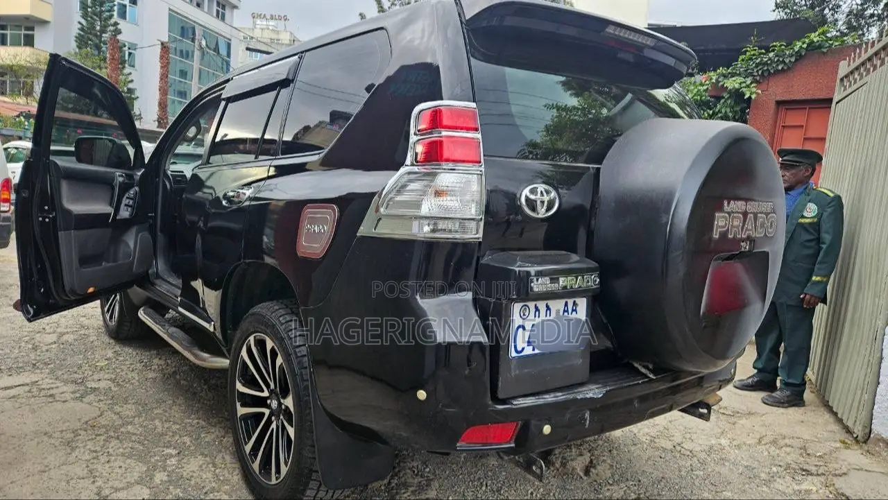 Toyota Land Cruiser 2011 Black