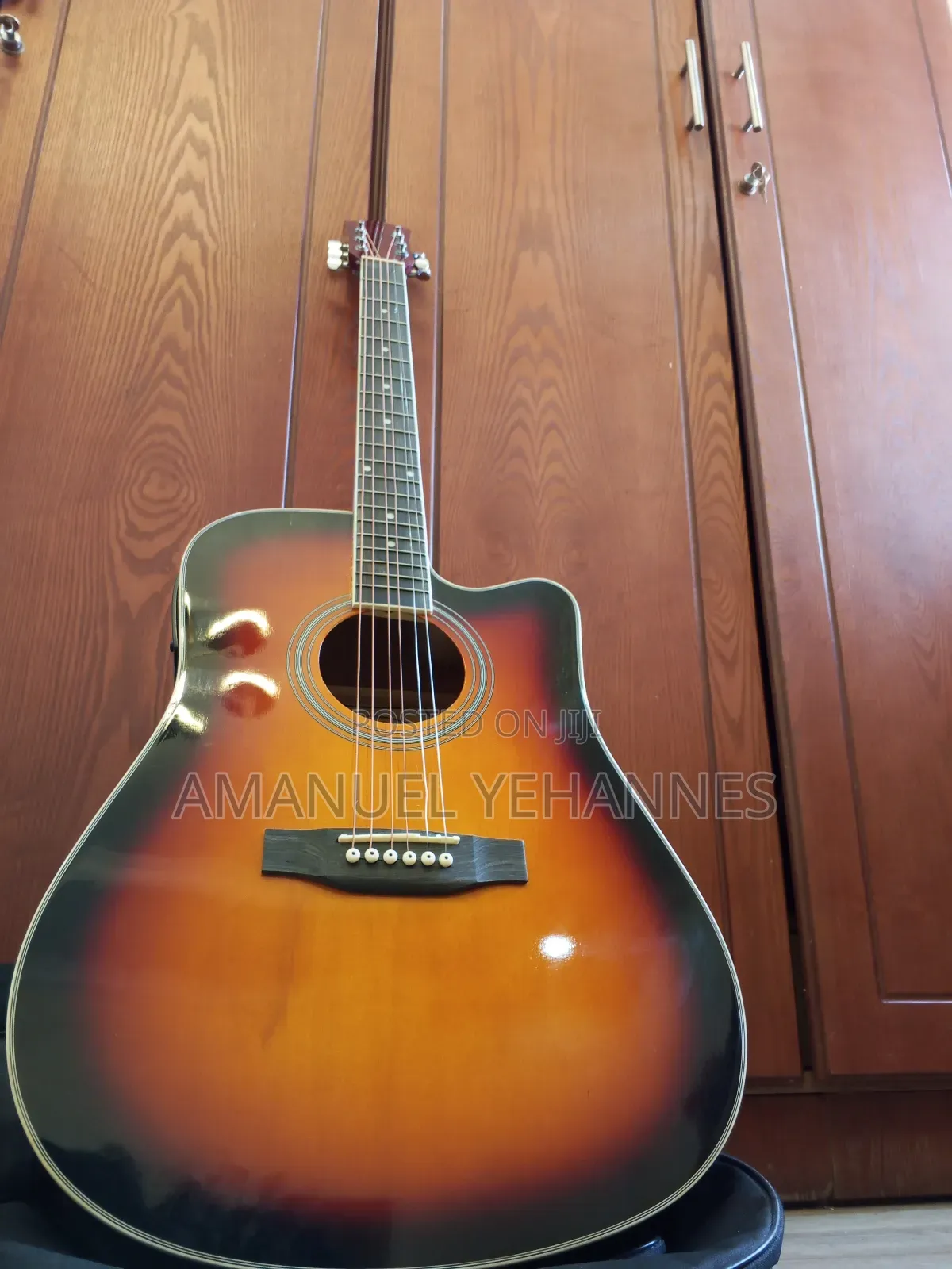Yamaha F340 Semi Acoustic Guitar