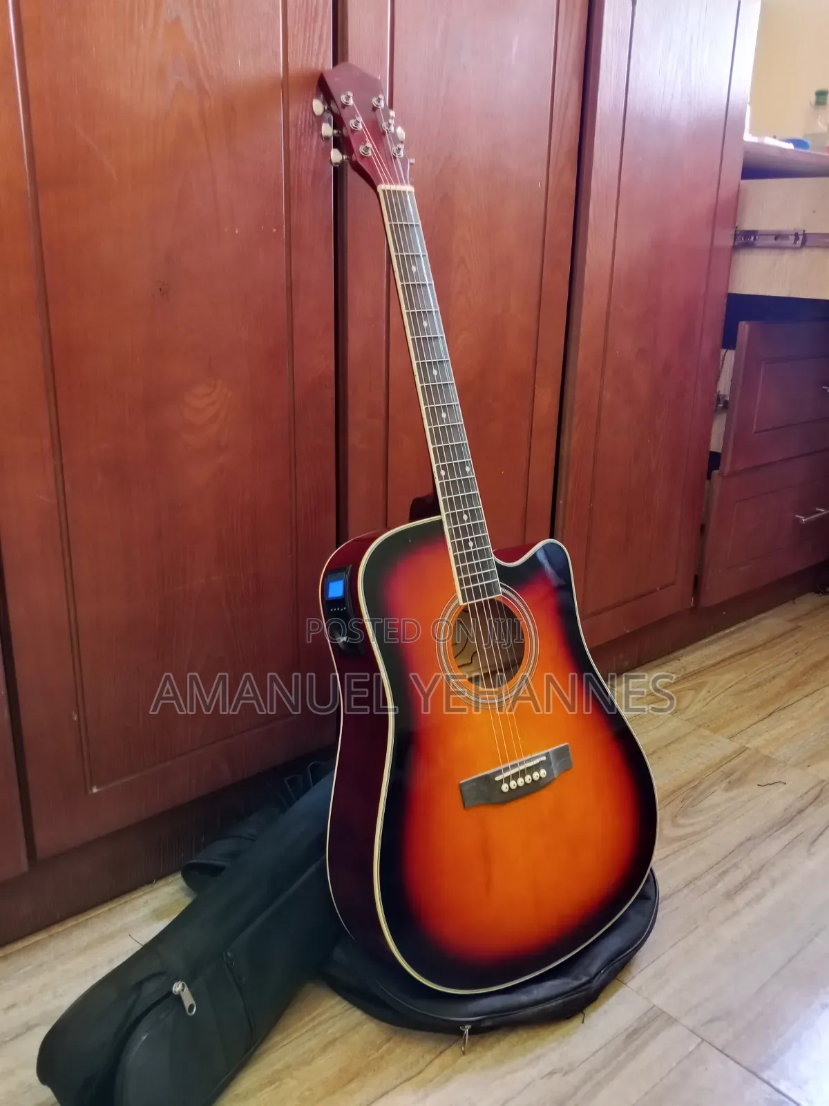 Yamaha F340 Semi Acoustic Guitar