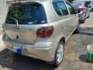 Toyota Vitz 1.0 FWD 5dr 2004 Gold