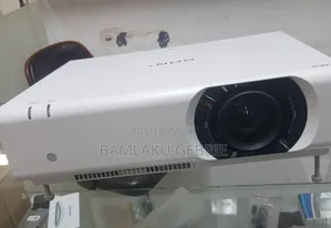 Home Cinema Projector Sony VPL-Ch350 Model
