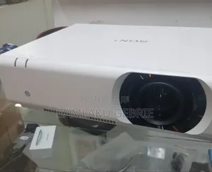 Home Cinema Projector Sony VPL-Ch350 Model