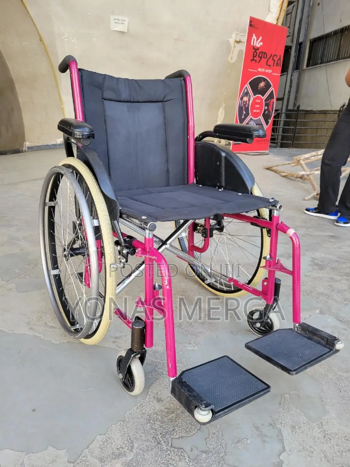 Europe Wheelchair臨铁orginal Wheelchair腹夕maximum Load of 150kgs.