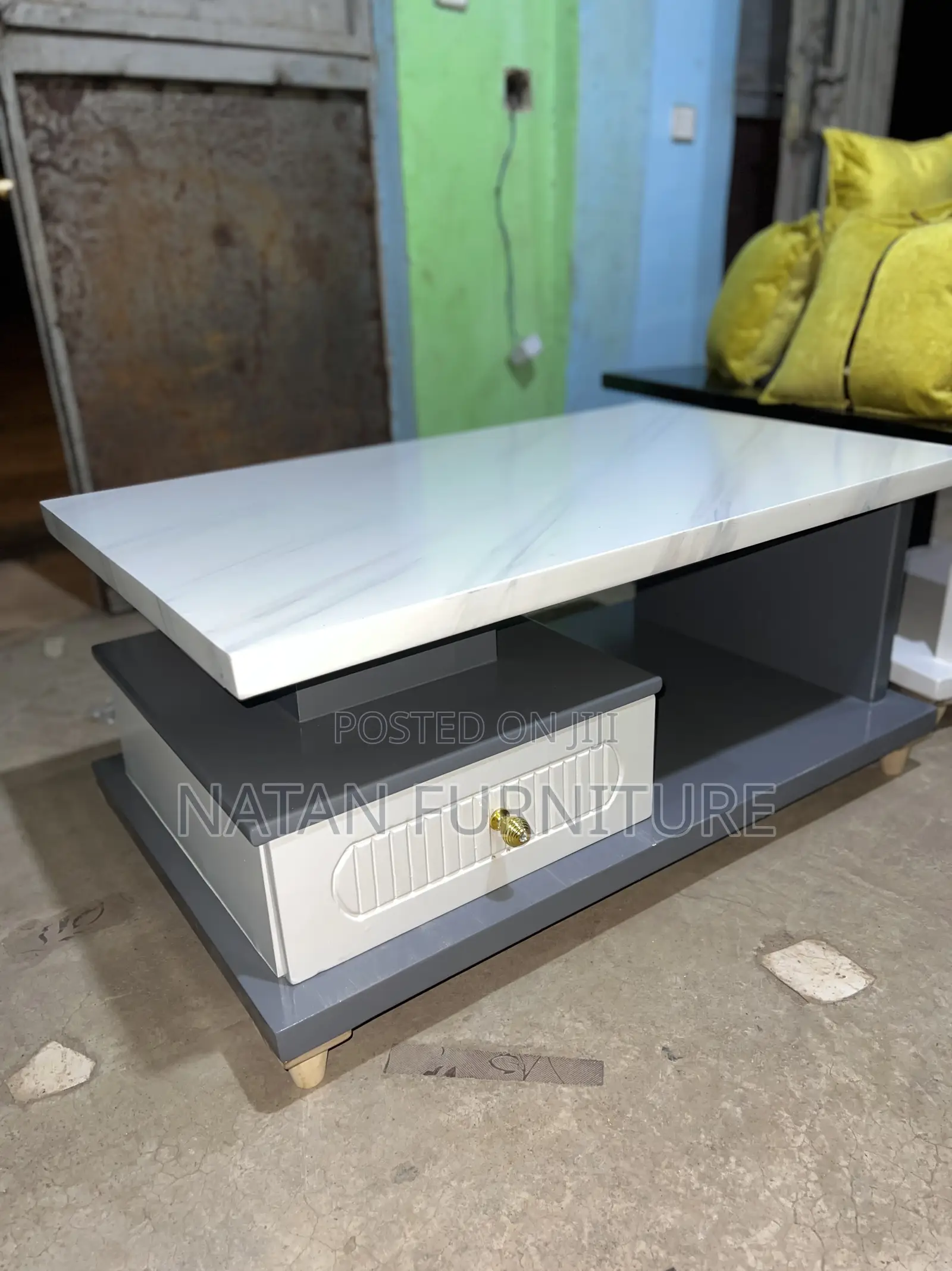 ቅልብጭ ያለች የሶፋ ጠረቤዛ ለ L-Shape ሶፋ ለጠባብ ቤት የሚሆን በፈለጉት የዲዛይን እና የከለር አማራጭ