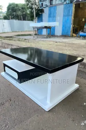 እጥር ምጥን ያለች የሶፋ ጠረቤዛ ለኪራይ ቤት የሚሆን ጥራቱን በጠበቀ ግብአት የተሰራ