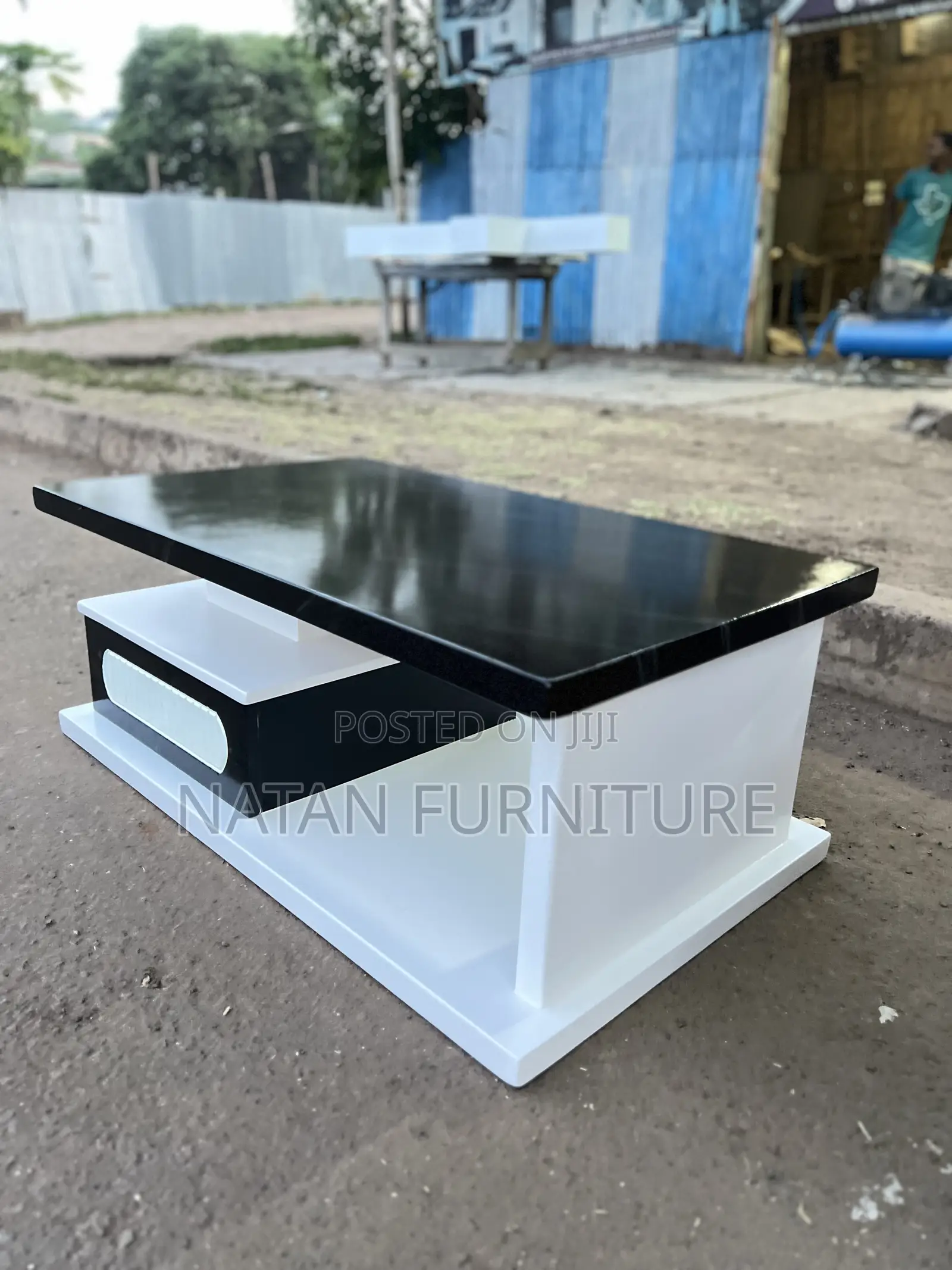 እጥር ምጥን ያለች የሶፋ ጠረቤዛ ለኪራይ ቤት የሚሆን ጥራቱን በጠበቀ ግብአት የተሰራ