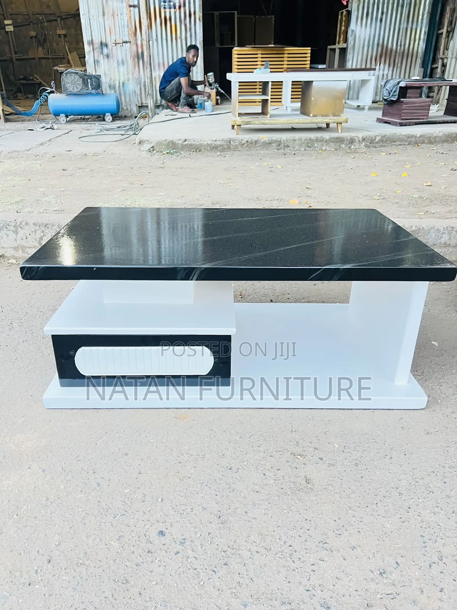 እጥር ምጥን ያለች የሶፋ ጠረቤዛ ለኪራይ ቤት የሚሆን ጥራቱን በጠበቀ ግብአት የተሰራ