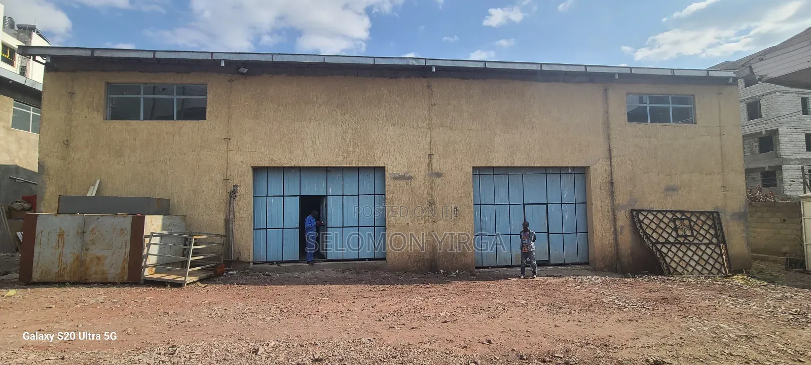 ለ፦ራይ የቀረበ መጋዘን