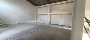 ለ፦ራይ የቀረበ መጋዘን