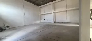 ለ፦ራይ የቀረበ መጋዘን