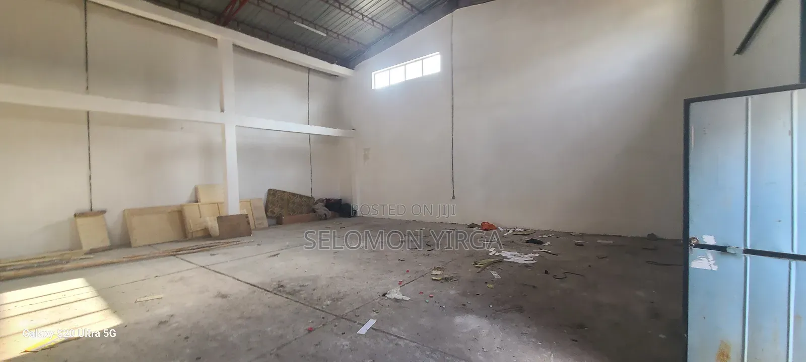 ለ፦ራይ የቀረበ መጋዘን