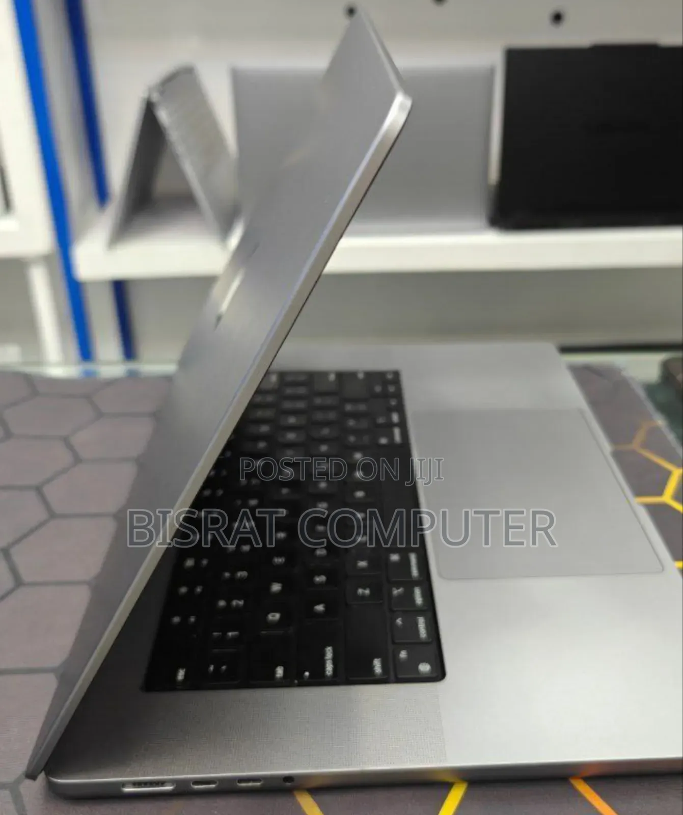 New Laptop Apple MacBook Pro M1 64GB Apple M1 Pro SSD 1T