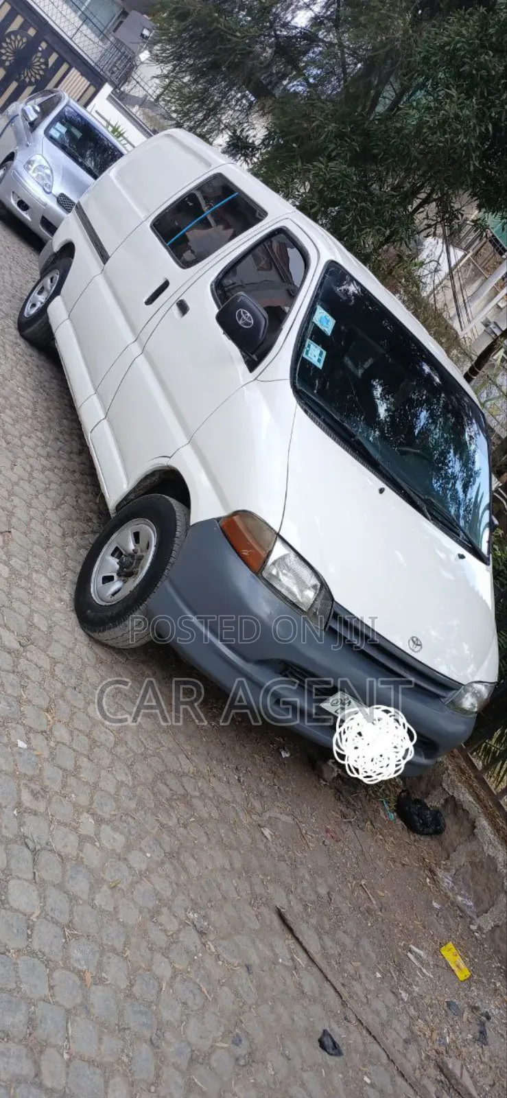 Toyota HiAce 2001 White