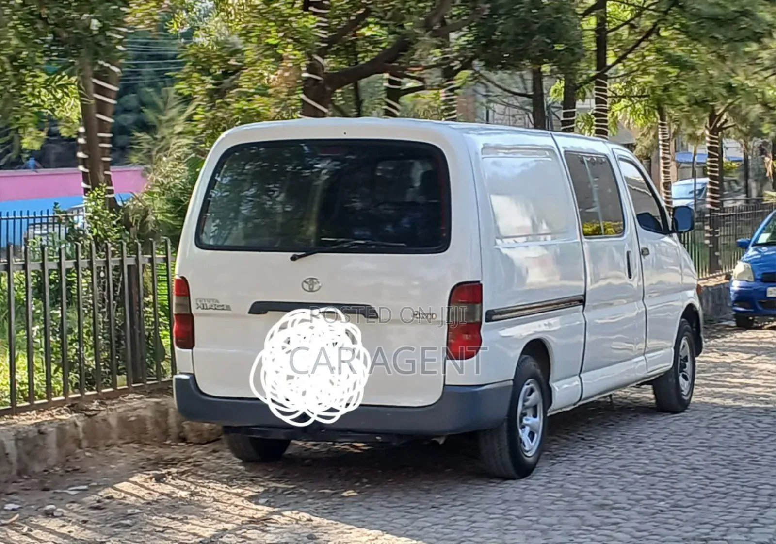 Toyota HiAce 2001 White
