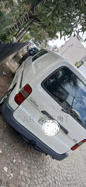 Toyota HiAce 2001 White