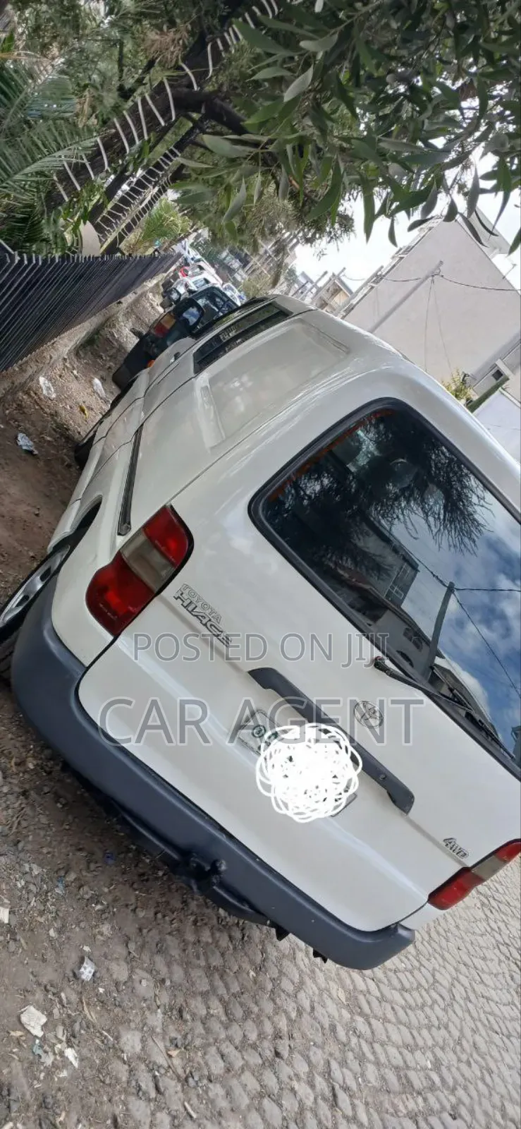 Toyota HiAce 2001 White