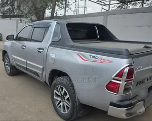 Toyota Hilux 2019 Silver