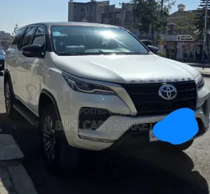 Photo - Toyota Fortuner 2020 White