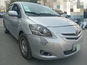 Toyota Yaris 2012 Silver