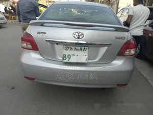 Toyota Yaris 2012 Silver