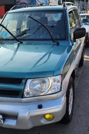 Mitsubishi Pajero 2000 Green