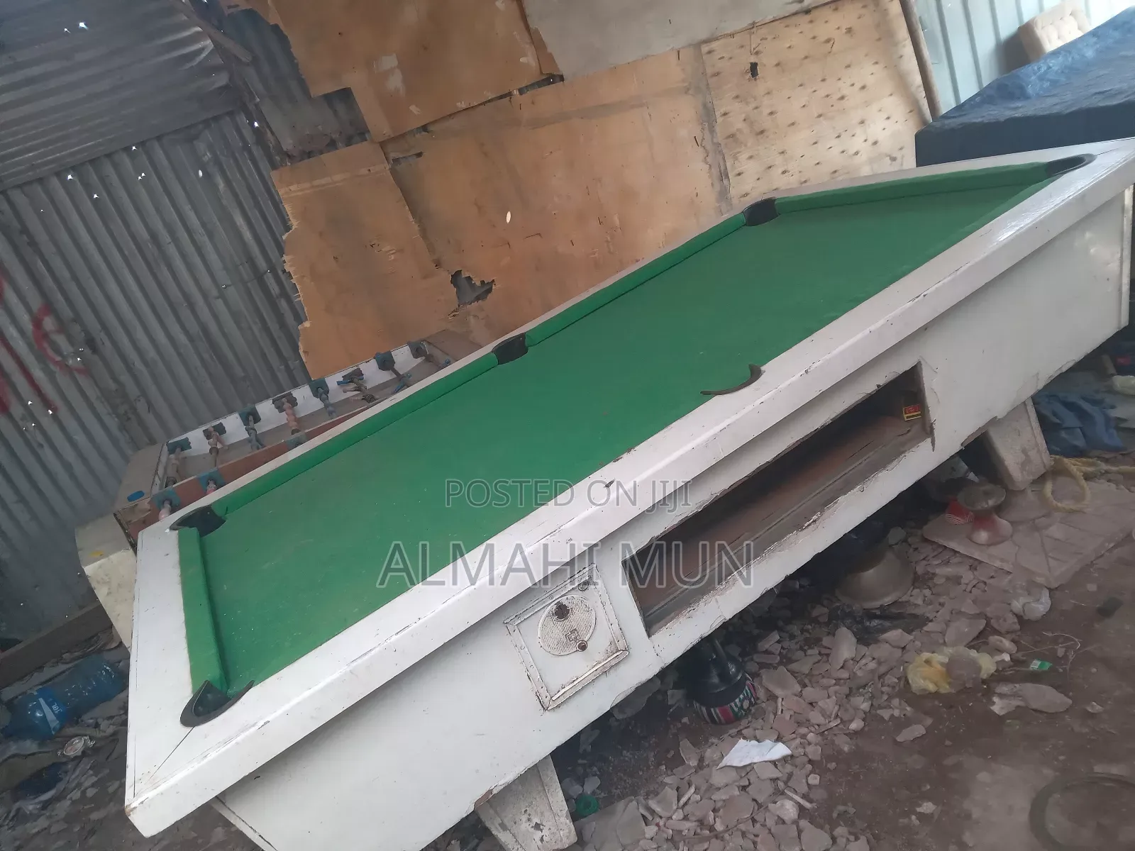 2 Table Pool and 1 Jotuni