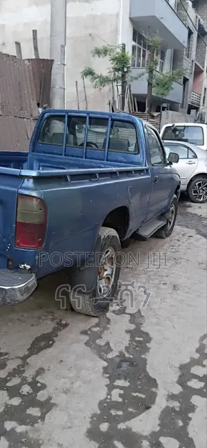 Toyota Hilux 2000 Blue