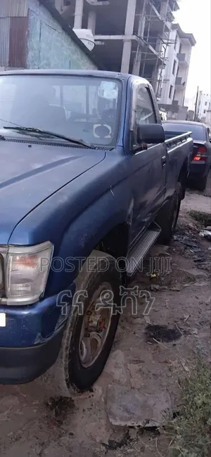 Toyota Hilux 2000 Blue