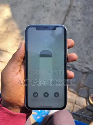 Apple iPhone XR 64 GB White