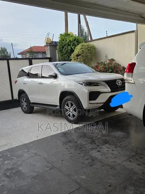 Photo - Toyota Fortuner 2.4 D RWD 2017 White