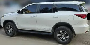 Toyota Fortuner 2.4 D RWD 2017 White