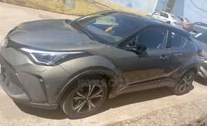 Toyota C-HR 2022 Gold