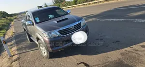 Photo - Toyota Hilux 2012 Black