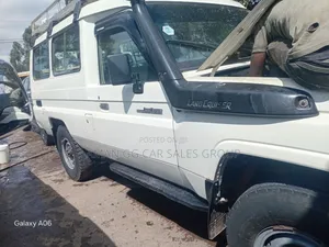 Photo - Toyota Land Cruiser 2015 White