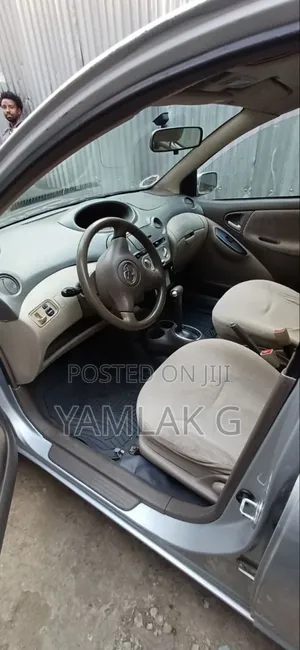 Toyota Platz 1.0 FWD 2004 Silver