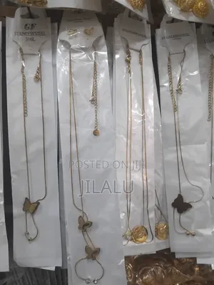 Jewellery (የአንገት ጌጦች