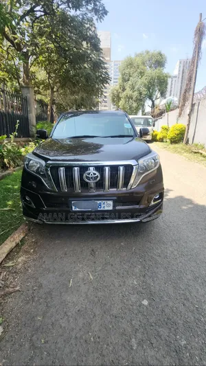 Photo - Toyota Land Cruiser 2017 Matt Black