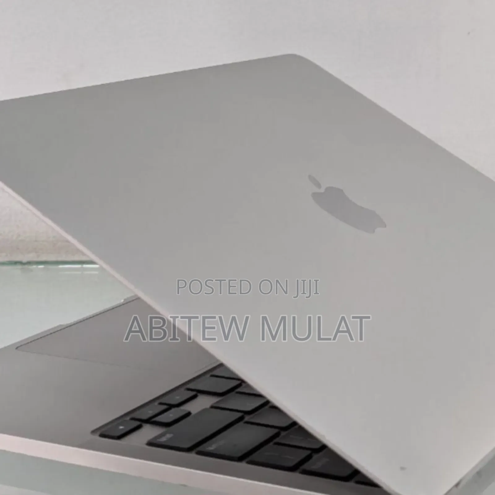 New Laptop Apple MacBook Pro 2022 M2 8GB Apple M2 SSD 256GB