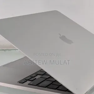 New Laptop Apple MacBook Pro 2022 M2 8GB Apple M2 SSD 256GB