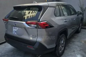 Toyota RAV4 2023 Silver