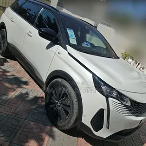 Peugeot 5008 2022 Off white
