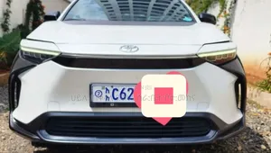 Photo - Toyota bZ4X 2023 Off white